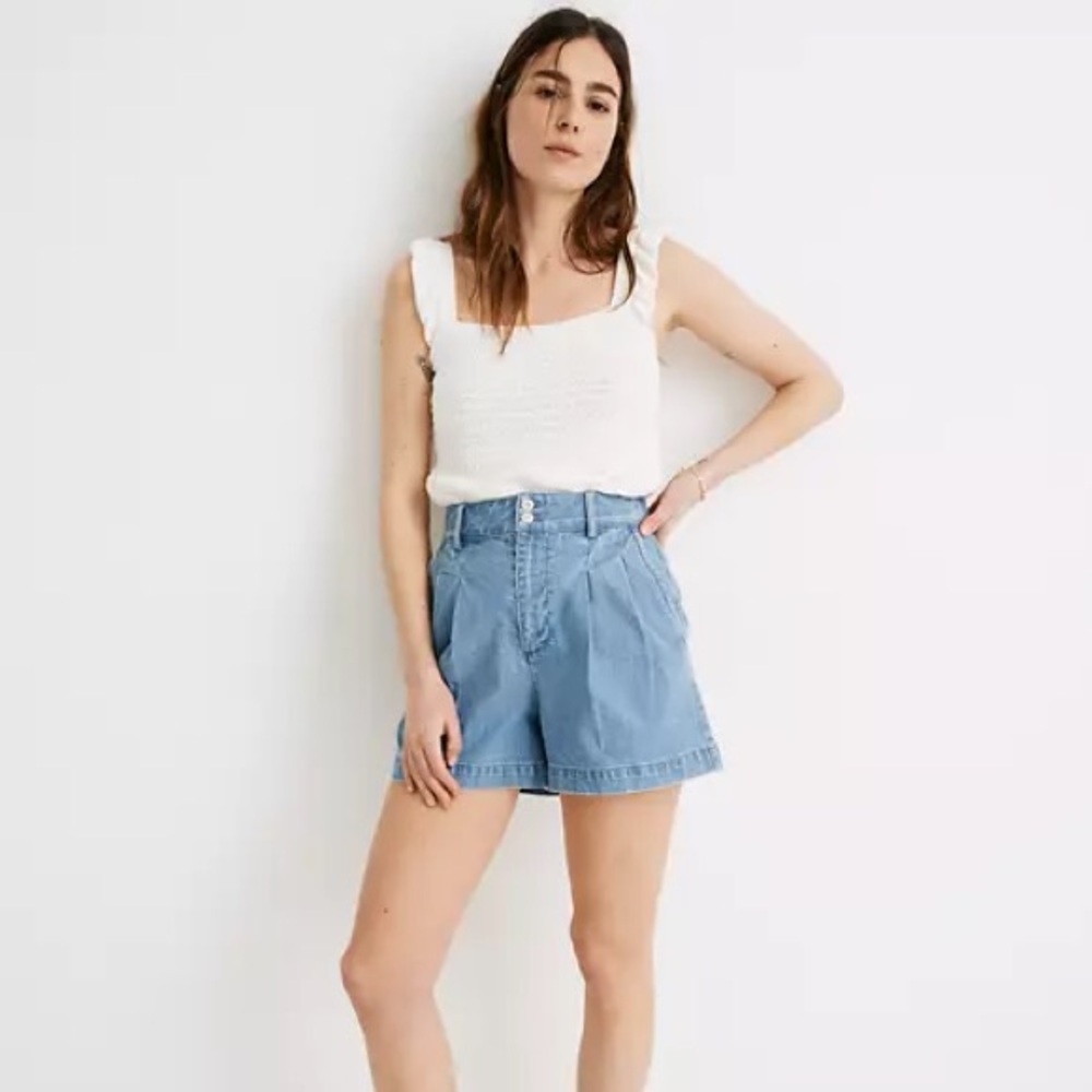 Size 6, pleated high waist denim shorts Madewell
